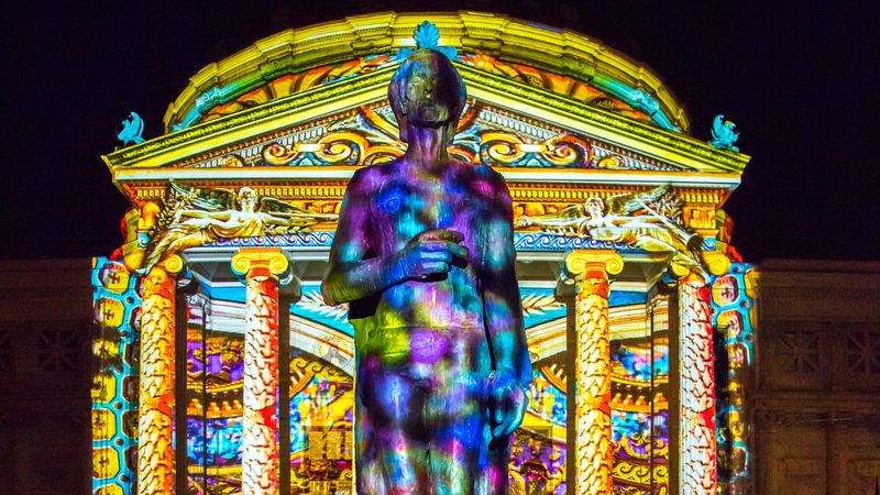 Festivalul Spotlight 2023: Spectacole de lumină, sunet şi culoare &icirc;n weekendul 21-23 aprilie, pe Calea Victoriei şi la Hanul Gabroveni