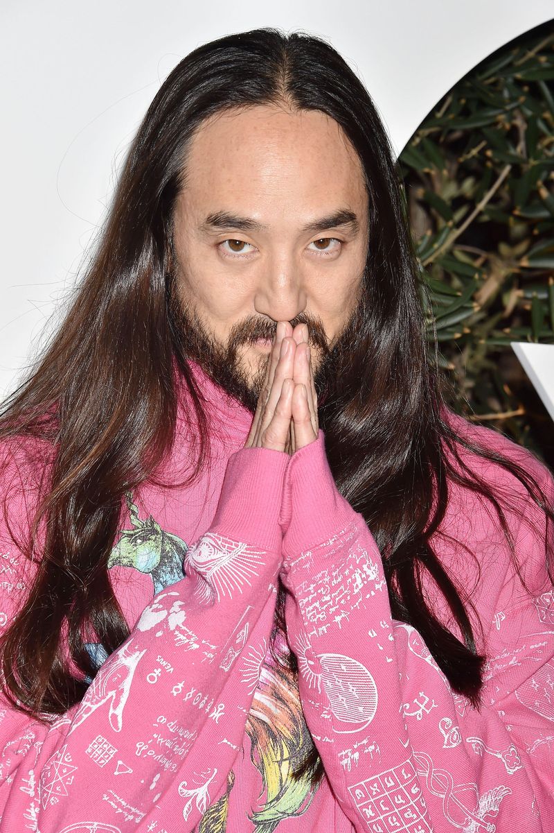 Artistul vine și în acest an la festivalul NEVERSEA să îndulcească fanii cu tortul său, odată cu prima rază de soare de la răsărit