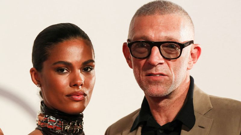 Vincent Cassel, starul din &bdquo;Ocean's Twelve&rdquo;, a şters toate imaginile de pe Instagram cu soţia sa, modelul Tina Kunakey. Ce s-a &icirc;nt&acirc;mplat &icirc;ntre cei doi