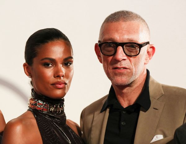 Vincent Cassel, starul din &bdquo;Ocean's Twelve&rdquo;, a şters toate imaginile de pe Instagram cu soţia sa, modelul Tina Kunakey. Ce s-a &icirc;nt&acirc;mplat &icirc;ntre cei doi