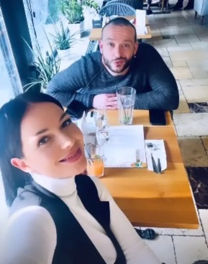 Deea Maxer, surprinsă alături de un alt bărbat! „La mulți ani, dragule drag”. Fanii sunt de părere că vedeta și-a refăcut deja viața după divorț