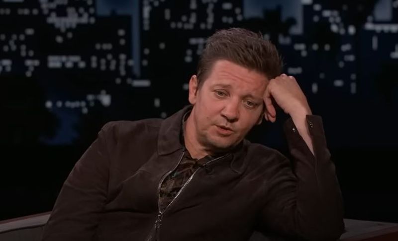 Jeremy Renner a fost la un pas de moarte după ce un plug de zăpadă l-a zdrobit.