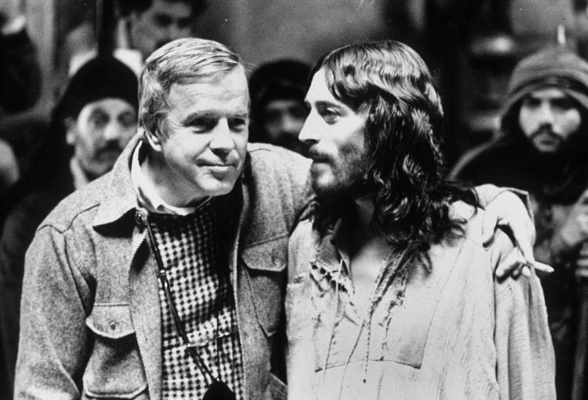 Franco Zeffirelli si Robert Powell in Jesus of Nazareth