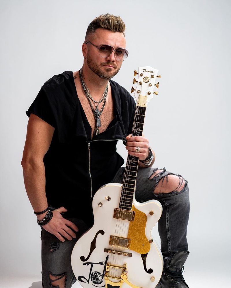 Câți bani cere Tavi Clonda pentru a cânta la o nuntă în 2023? Iată din ce fac bani cântărețul și soția sa, Gabriela Cristea