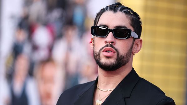 Cântărețul Bad Bunny, dat în judecată de fosta lui iubită. Ce suma enormă vrea Carliz De la Cruz de la rapper