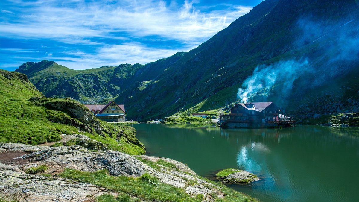 Destinații unice în România pe care trebuie să le vizitezi cel puțin o dată în viață. Par desprinse dintr-o poveste!