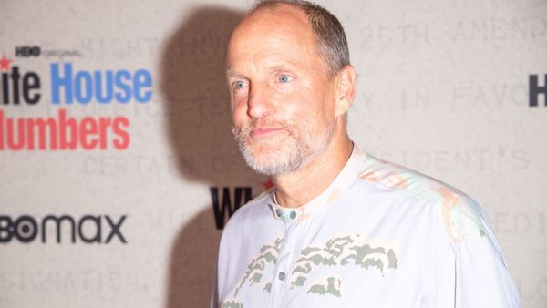 Woody Harelson confirmă ipoteza conform căreia Mathew McConaughey ar putea fi fratele său 