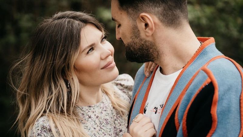 Smiley și Gina Pistol, pregătiţi să ajungă &icirc;n faţa altarului: &rdquo;Vom deveni soț și soție&rdquo;. Cum a decurs cererea &icirc;n căsătorie - VIDEO