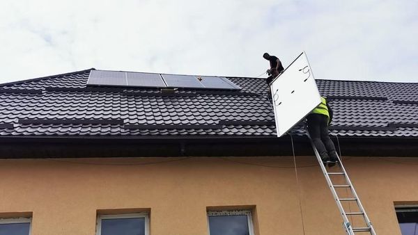 Campania Radio Impuls” Facem Școala Bine” și susținută de parapet.ro a ajuns la final. Ce școală a câștigat panourile fotovoltaice de ultimă generație?