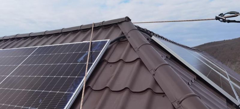 campanie-facem-scoala-bine-montare-panouri-fotovoltaice-4.jpg?width=760