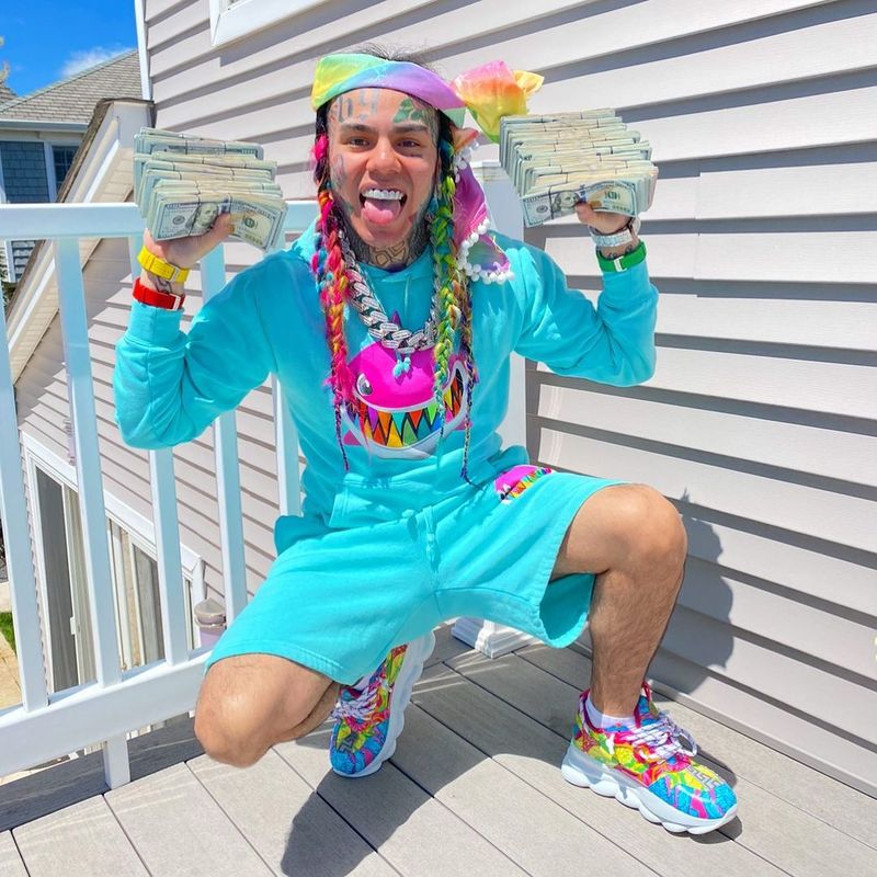 Cât costă pantoful aruncat de 6ix9ine la Beach, please? Suma uriașă pe care o cere românul care l-a recuperat