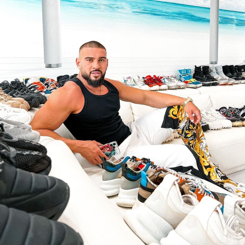 Dorian Popa a împărțit shaorma gratis în Călărași! „Superbă primirea”. Copii și adulți s-au înghesuit să facă o poză cu artistul