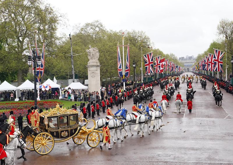 Președintele Klaus Iohannis și soția sa, Carmen au participat la încoronarea Regelui Charles al III-lea