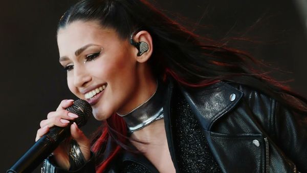 Alina Eremia și  Aerozen au lansat "Ultimul Nivel", piesă ce a fost c&acirc;ntată &icirc;n premieră la festivalul Beach, Please! 