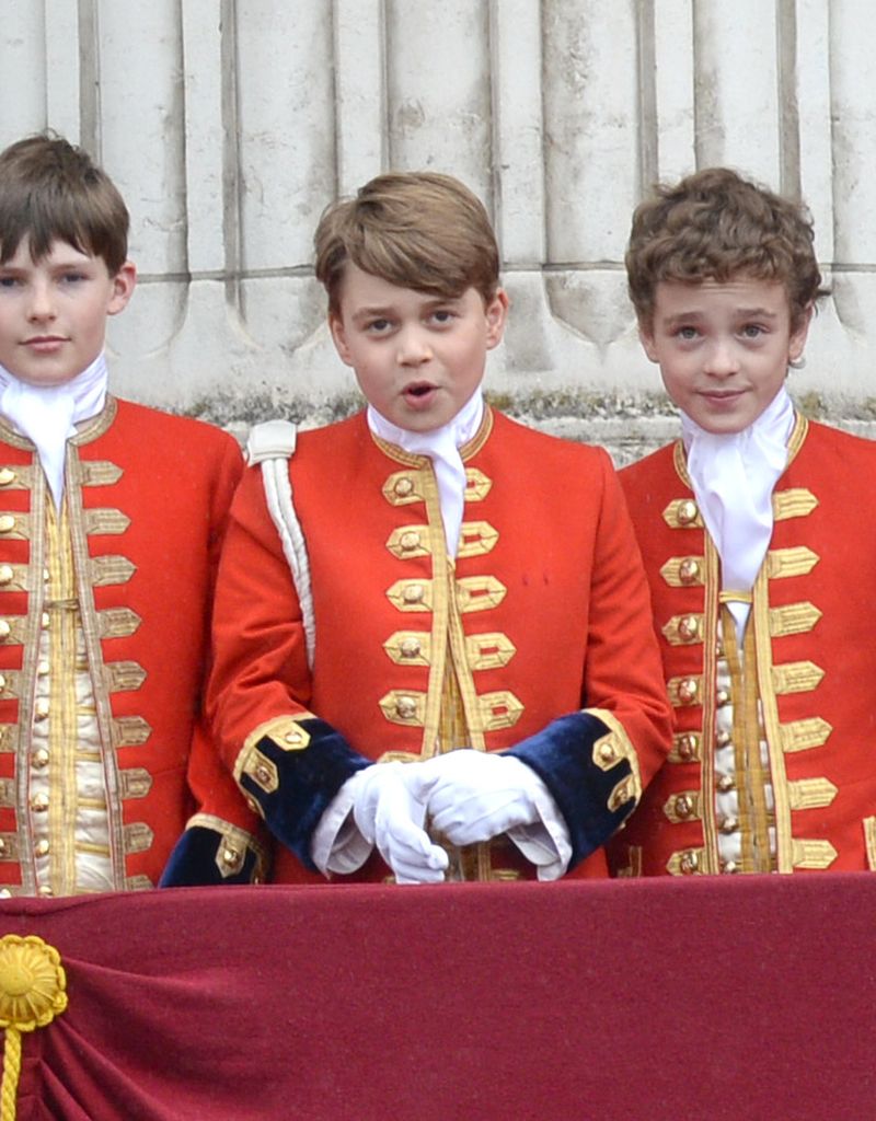 Printul George si lordul Oliver la incoronarea lui Charles al III-lea