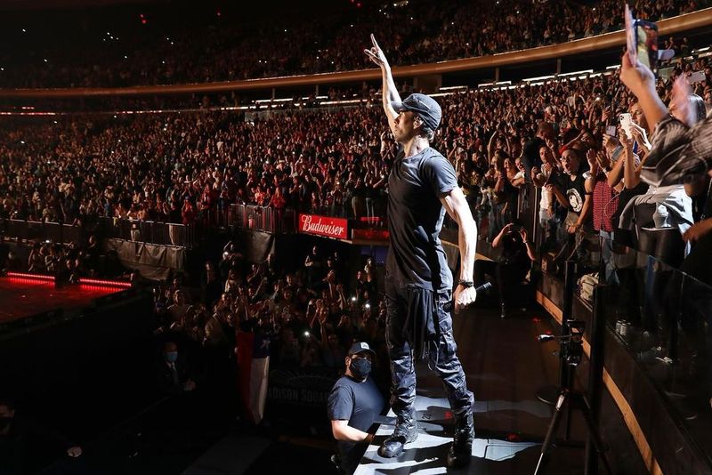 Enrique Iglesias și-a anulat concertul din Mexic din cauza problemelor de sănătate. Ce spune mama artistului despre starea fiului ei?