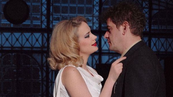 Vlad Zamfirescu s-a căsătorit cu o colegă de scenă, cu 17 ani mai tânără. Iată cine este soția actorului