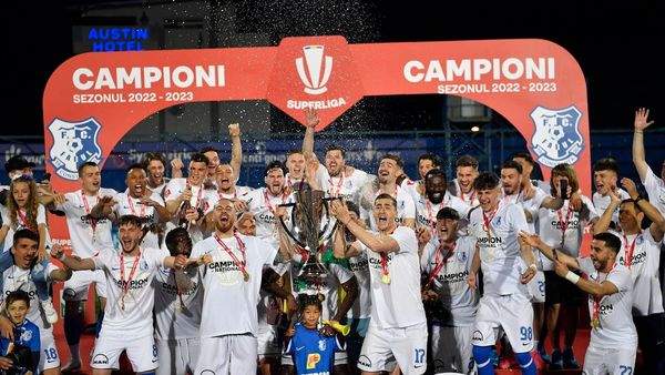 Farul Constanța este noua campioană a Rom&acirc;niei la fotbal. Gheorghe Hagi, m&acirc;ndru de elevii săi: "Am dovedit că merităm să fim campioni. Am &icirc;ntors rezultate cu echipe foarte bune"