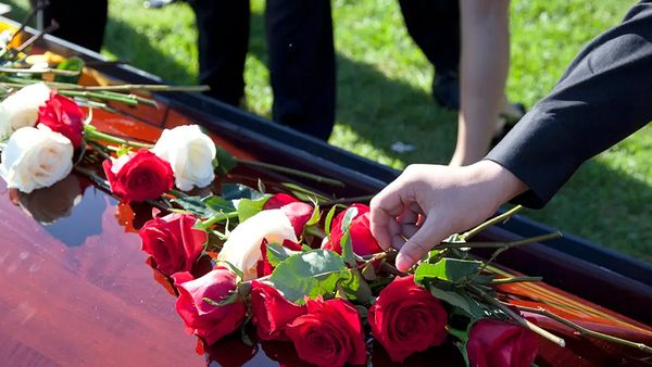 Cum să alegi serviciile funerare potrivite pentru a depăsi un moment dificil