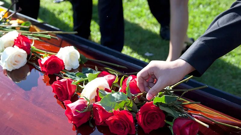 Cum să alegi serviciile funerare potrivite pentru a depăsi un moment dificil