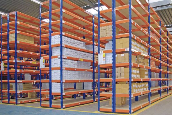Rafturi metalice de calitate pentru o amenajare eficientă a depozitului