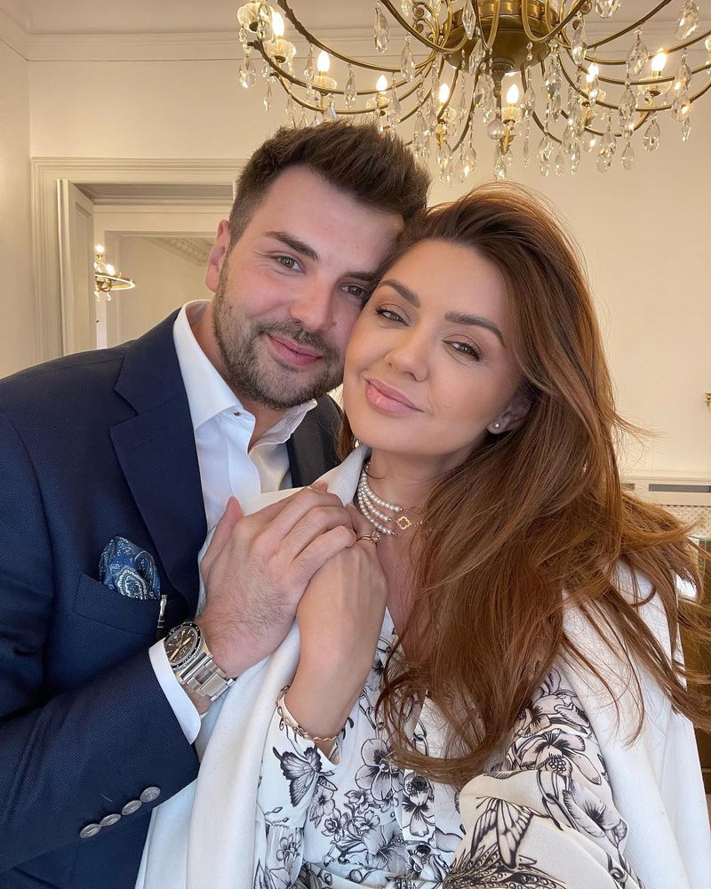 Abertina Ionescu și Constantin Opriș s-au căsătorit religios în Grecia. 