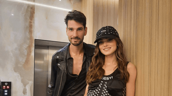 Theo Rose și Anghel Damian, moment tensionat &icirc;n plină stradă. Gestul artistei făcut după ce regizorul a fost surprins intr&acirc;nd &icirc;n casa fostei iubite, Lia Bugnar
