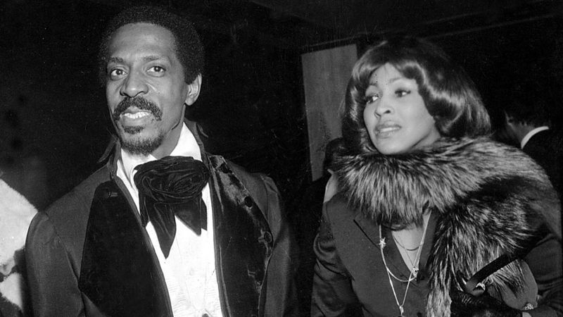 Tina Turner,  o viață marcată de abuzuri fizice și emoționale din partea primului soț, Ike Turner: "C&acirc;nd l-am părăsit, nu mi-a fost frica că mă omoară, eram deja moarta"
