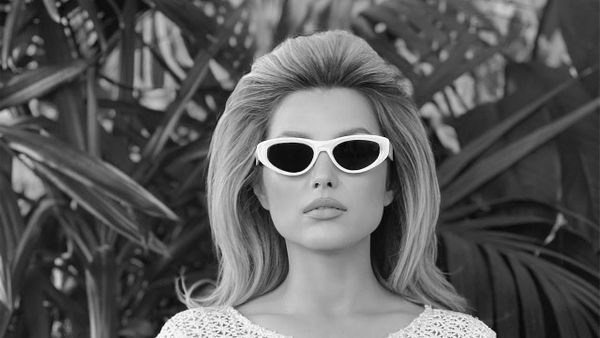 VIDEOCLIP: Elena Gheorghe - Ochelarii de soare