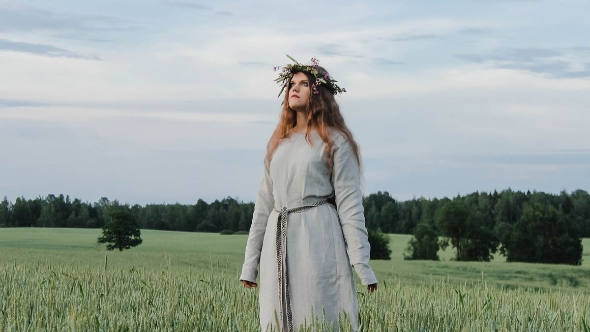 Sânzienele 2023: Tradiția de mult uitată. Ce trebuie să facă fetele nemăritate pentru a-și visa ursitul