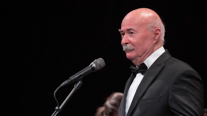 "O să am decenţa şi eleganţa să nu apar &icirc;n faţa publicului să fac playback". Tudor Gheorghe a vorbit despre retragerea de pe scenă