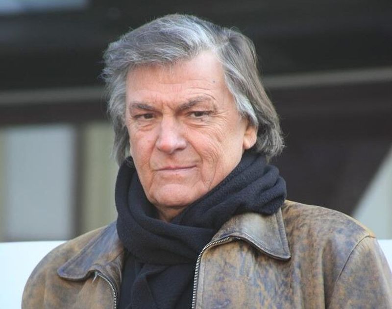 În timp ce își făcea numărul artistic, Florin Piersic a fost întrerupt de către un bărbat aflat sub influența alcoolului.