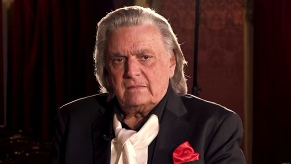 Florin Piersic, situație neplăcută! Cum a reacționat după ce spectacolul i-a fost întrerupt de către un om care consumase băuturi alcoolice și i-a cerut bani: "Vagabondule, gura. Mută ursul, nu auzi că am program artistic aici?" - VIDEO