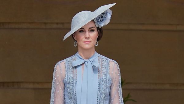 Kate Middleton, umilită de prietenii aristocrați ai prințului William: "Surorile glicină!"