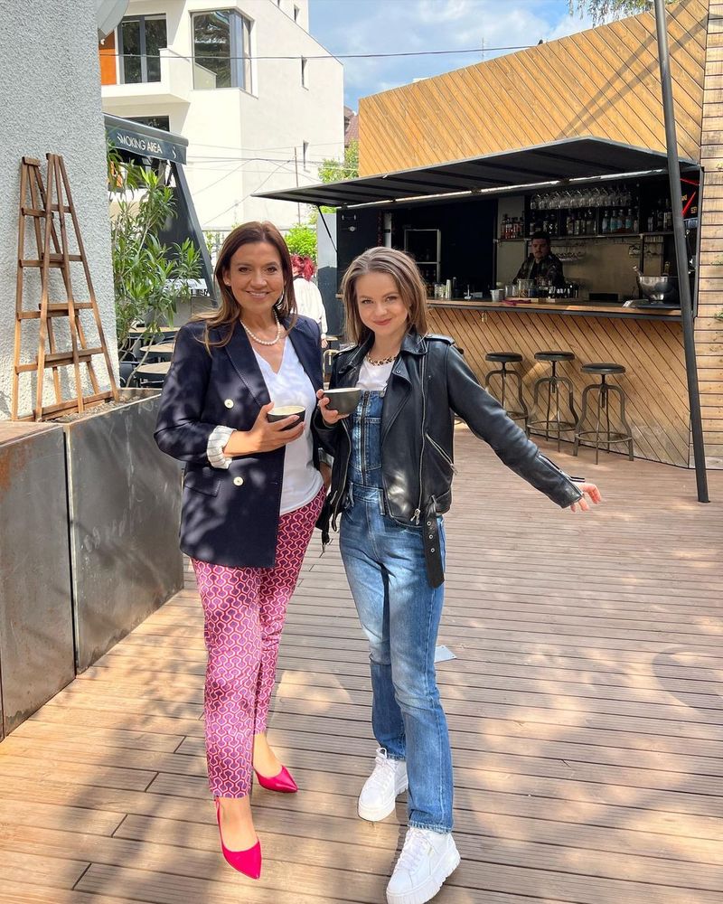 „Fetița Zurli mi-a adus vindecare”. Actrița Vero Căliman a rămas fără tată la 7 ani, însă suferința nu o împiedică se le aducă celor mici zâmbetul pe buze