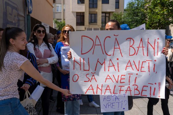 Oferta Guvernului către sindicatele din educaţie: 4.000 de lei net pentru personalul didactic şi auxiliar
