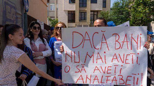 Oferta Guvernului către sindicatele din educaţie: 4.000 de lei net pentru personalul didactic şi auxiliar