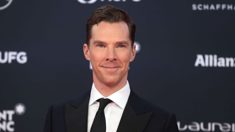 &bdquo;&#536;tiu c&#259; te-ai mutat aici, sper c&#259; vei arde&rdquo;. Un b&#259;rbat a intrat pe proprietatea lui Benedict Cumberbatch &#537;i i-a amenin&#539;at familia