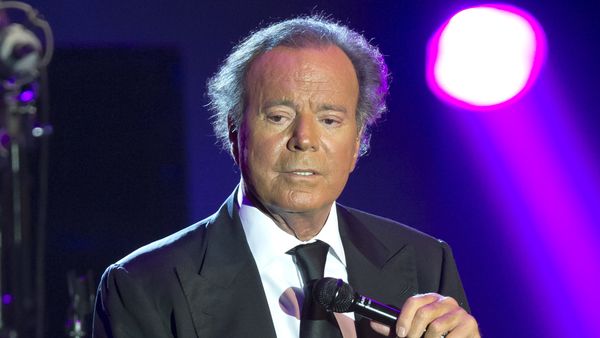Starea de sănătate a celebrului Julio Iglesias s-a înrăutățit. De ce boală suferă cântărețul în vârstă de 79 de ani