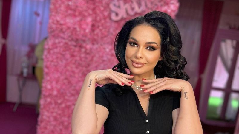 Cum le răspunde Deea Maxer celor care &icirc;i dau sfaturi: "&Icirc;n baza a ce anume vine nevoia asta de a oferi sfaturi? Nici sfătoșii nu-s ușă de biserică".  Bruneta nu s-a mai putut abține și a dat cărțile pe față