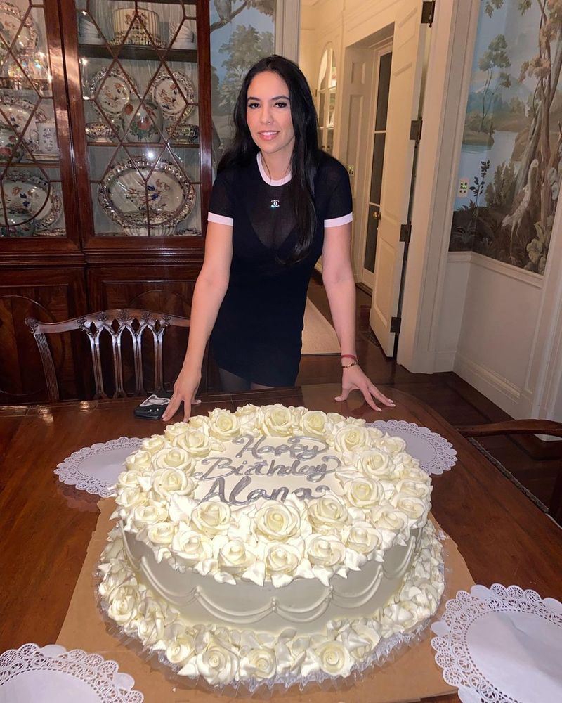 Cine este Noor Alfallah, femeia alături de care Al Pacino va avea al 4-lea copil? Tânăra, în vârstă de 29 de ani, s-a iubit în trecut cu Mick Jagger