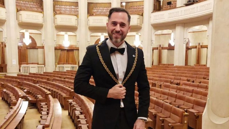 Dinu Maxer, implicat &icirc;ntr-un accident rutier: "Nu a semnalizat". &Icirc;n mașină cu el se afla și fiul său Andreas. Ce detalii a dezvăluit băiatul artistului
