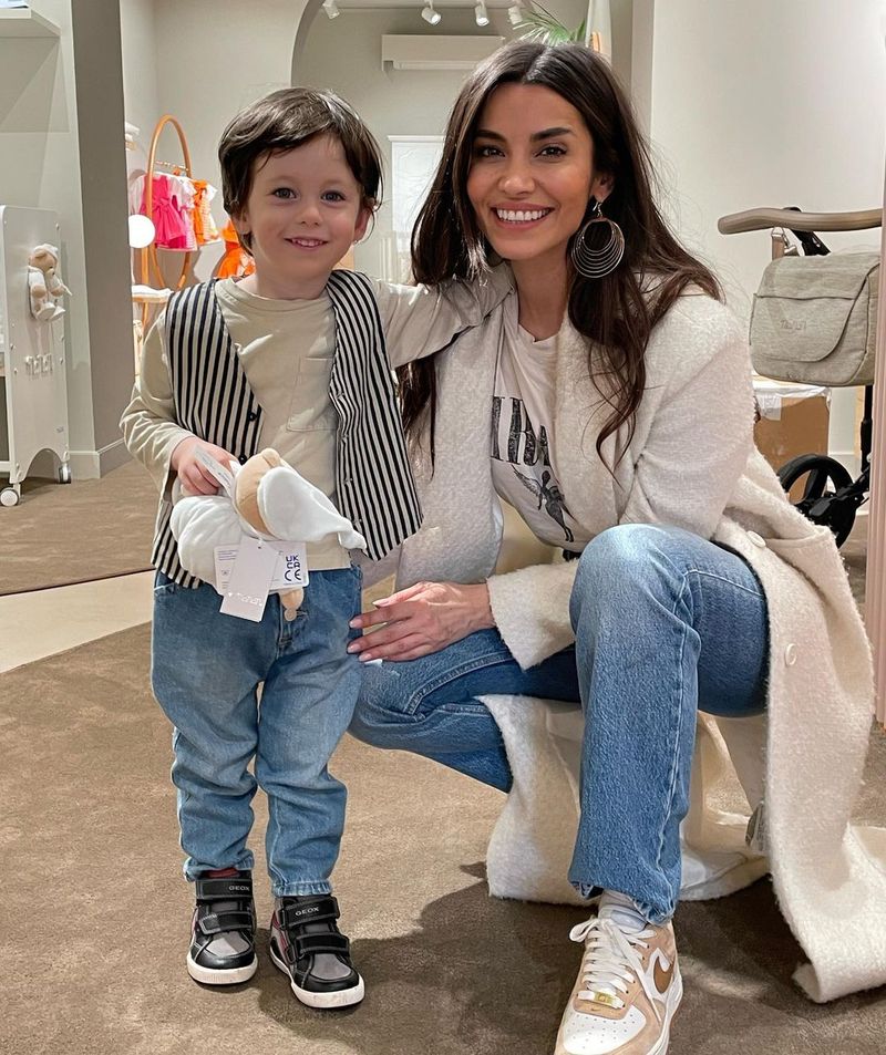 „Îmi vine să mă târăsc ca un șobolan. Nu mă recunosc”. Lili Sandu, în depresie după ce a devenit mamă! Vedeta și-a înecat amarul în alcool