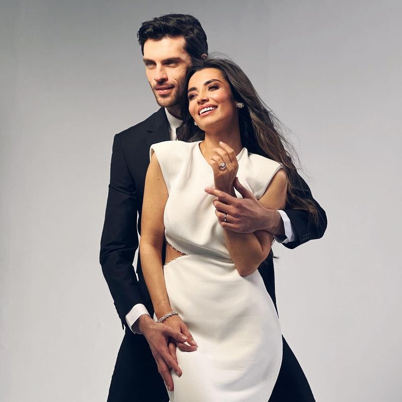 „Îmi vine să mă târăsc ca un șobolan. Nu mă recunosc”. Lili Sandu, în depresie după ce a devenit mamă! Vedeta și-a înecat amarul în alcool