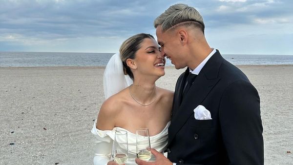 Irina Deaconescu și Cristi Manea s-au căsătorit religios la malul mării! Cum au arătat cei doi și fetițele lor la marele eveniment?