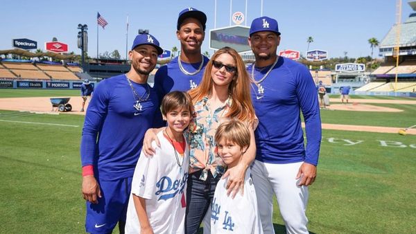 Shakira se &icirc;ntoarce &icirc;n Barcelona! Celebra c&acirc;ntăreață &icirc;i va duce personal pe cei doi copii la Gerard Piqu&eacute; pentru vacanța de vară