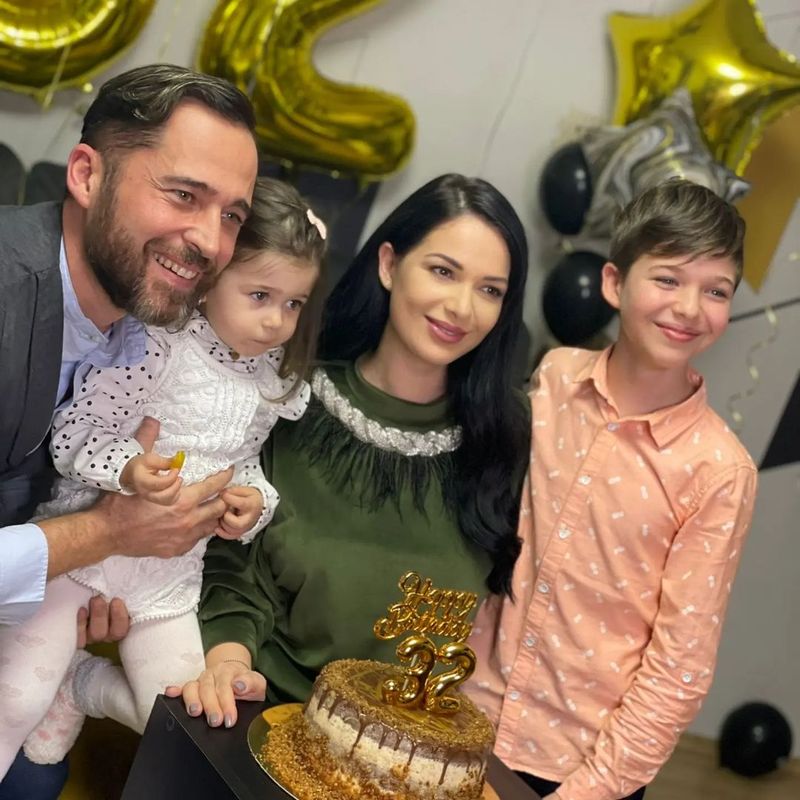 Deea Maxer a fost pusă la zid de fani pentru că și-ar fi neglijat copiii: „Dar voi aveți o problemă mare cu faptul ca eu nu postez copiii?”