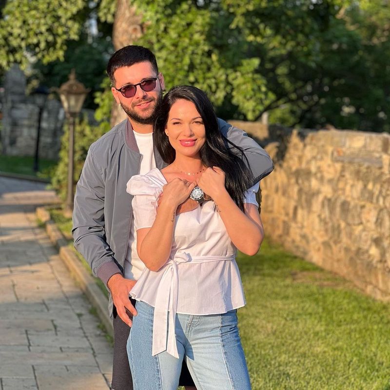 Deea Maxer a fost pusă la zid de fani pentru că și-ar fi neglijat copiii: „Dar voi aveți o problemă mare cu faptul ca eu nu postez copiii?”