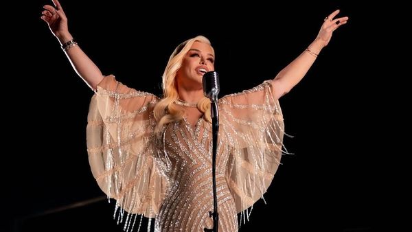 Sărbătorita zilei de astăzi: Loredana Groza &icirc;mplinește 53 de ani. Mesajul de mulțumire pentru cei ce o susțin: "Misiunea de a face oamenii mai fericiți prin glasul meu, prin c&acirc;ntecele mele"