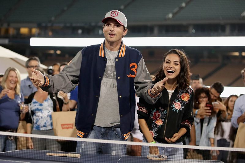 Ashton Kutcher,  microbism